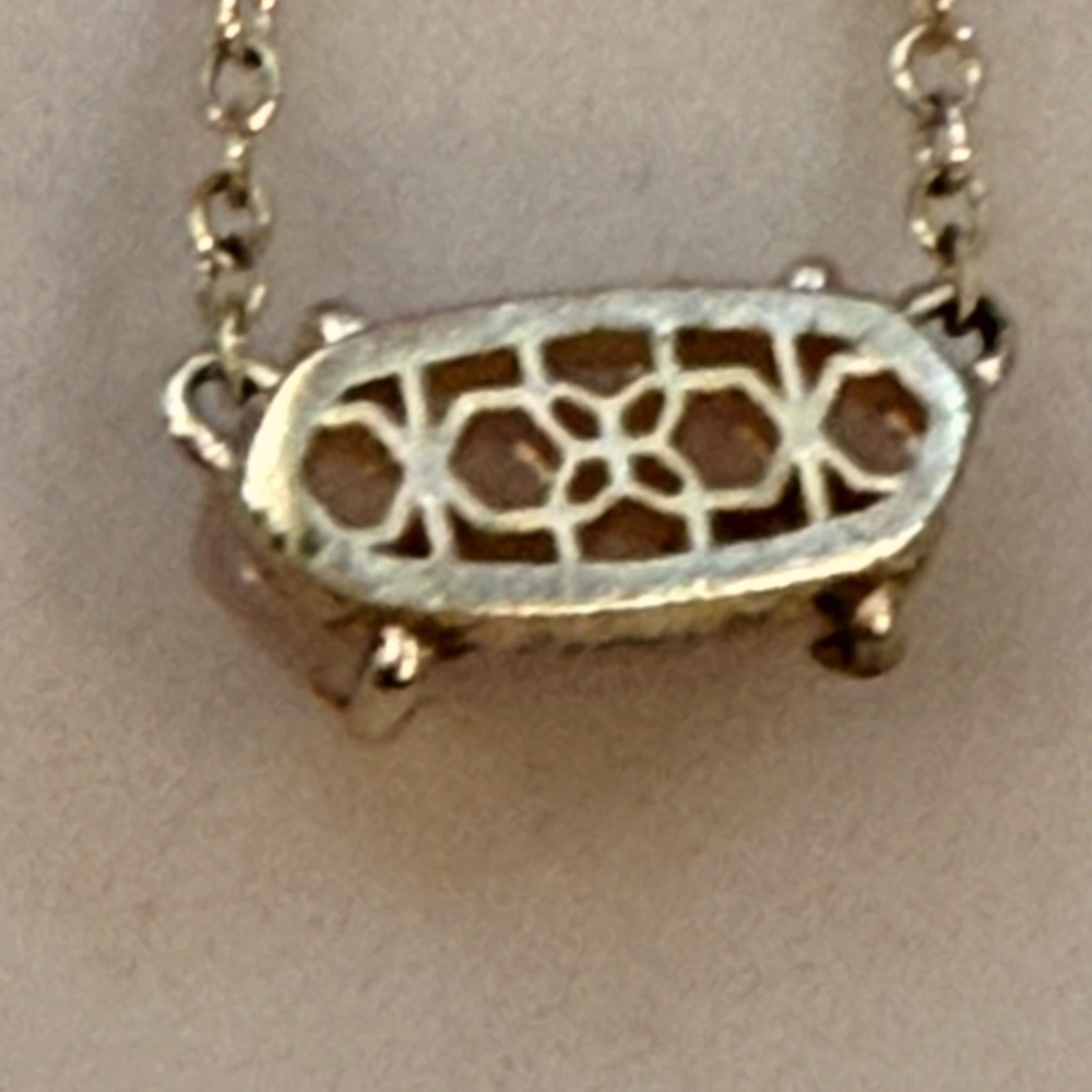 Kendra Scott Elisa Gold short pendant Necklace with pale pink - Picture 3 of 9